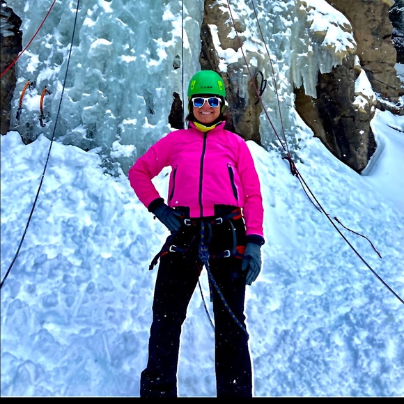 Meet your Posher, Nicole - Picture 1 of 1